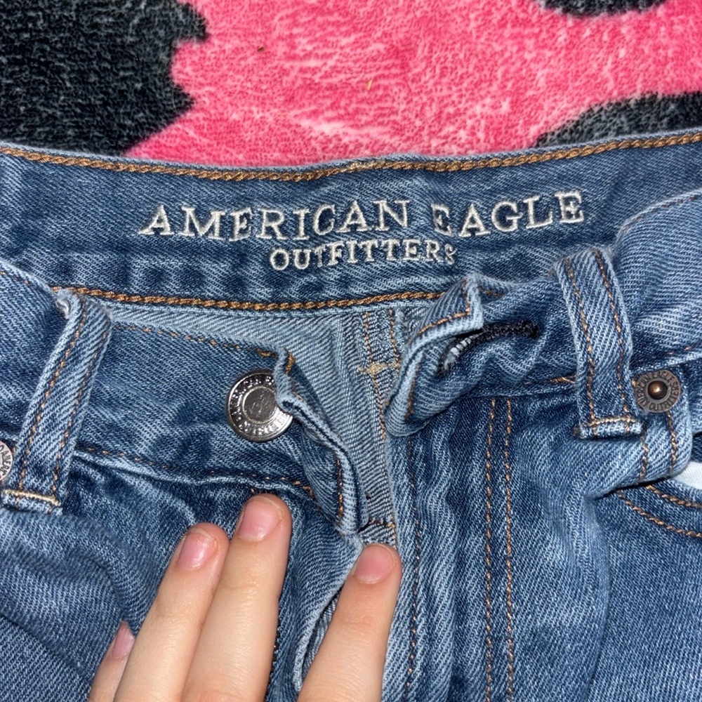 American eagle size 2 straight legged jeans